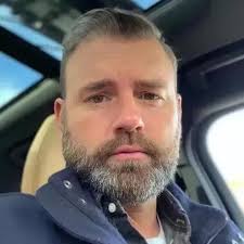 Te envío una foto : Hola, disculpa por molestarte. Solo quería ser tu amigo  y no era mi intención incomodarte. 🥲😞 me perdonas por favor? Te lo  suplico 🙏