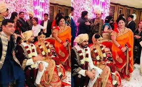So here we bring you a picture of mouni holidaying with boyfriend suraj nambiar in dubai. Bigg Boss 10 Contestant And Mouni Roy S Ex Boyfriend Gaurav Chopra Gets Married Secretly Pics And Videos Inside Tv News India Tv