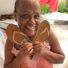 Acreditem ou não essa senhora têm 62 anos, mas ela está conservada 😱 Se  quiserem ter esse rostinho com 62 anos eu sugiro que compre produtos AVON .  Brincadeirinha mamis 🙈 Quero