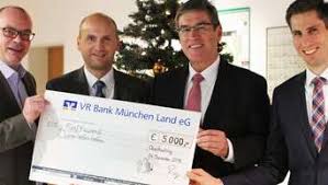 Wolfratshausen Aktion Leser Helfen Helfen Vr Bank Munchen Land Spendet 5000 Euro Wolfratshausen