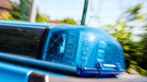Of stel een vraag aan een productbezitter bij problemen met uw apparaat in het forum. Lkw Erfasst Fahrzeug Auto Fahrer Nach Unfall Auf B401 Bei Heede In Lebensgefahr