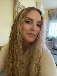 Daniela te ha dejado un mensaje Feliz día 🌹🌹🌹