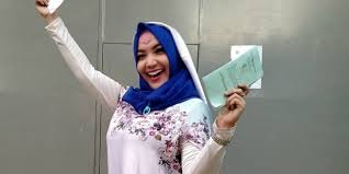 Bila sudah khatam atau tamat membacanya, ada tata cara yang harus diperhatikan untuk menjaga. 2 Tahun Mendekam Di Penjara Roro Fitria 5 Kali Khatam Alquran Dream Co Id
