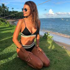 Maria cerqueira gomes ganhou tudo em 2019 quando trocou o porto canal pela tvi, onde foi substituir cristina ferreira, no programa 'você na tv!', mas a verdade é que porém, o site 'flash' apurou que maria cerqueira gomes, de 36 anos de idade, tem as portas fechadas no porto canal. Maria Cerqueira Gomes Quanto Mais Oferecidos Menos Interesse Da