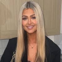 Jasmine Flint's Instagram, Twitter & Facebook