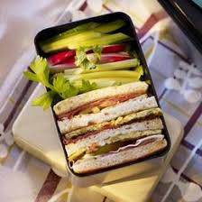 Mélange de saveurs, à la fois sucré ou salé, les amuses bouche seront les atouts stars de vos dîners de fêtes ou de vos repas en famille. Aperitif Et Amuse Bouche Pas Cher Recettes Faciles Et Rapides Cuisine Madame Figaro