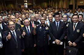 Beliau yang juga menteri dalam negeri menjelaskan tidak melihat perkara itu akan mempunyai konflik kepentingan kerana tujuan penubuhannya jelas untuk membantu anggota polis yang juga ahli koperasi. Berkas Jho Low Pdrm Tunggu Respons Pihak Berkuasa Macau Utusan Borneo Online