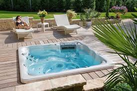 Nos produits d'entretien et traitement d'eau vous donneront l'heure juste sur la qualité de votre eau et pourront, garantir le bon. Amenager Un Coin Spa A L Exterieur Nos Conseils