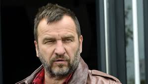 He is an actor, known for poslednja audijencija (2008), tajna porodicnog blaga. Nenad Jezdic Primljen U Kbc Dragisa Misovic Glumac Ima Upalu Pluca Novosti Rs