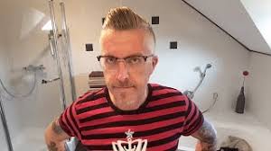 Hier meine greaser rockabilly frisur mit pompadour rolle für alle mädels mit langem haar schritt für besonders liebe ich den hollywood glamour der 40er jahre. Rockabilly Tolle Pompadour In 5 Minutes Youtube