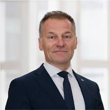 Nach der besten Bundesligasaison darf ich mich auch Staatsmeister im Herren  Doppel und im Mixed Doppel nennen und freue mich über den dritten Platz im  Herren Einzel. Ich bin stolz auf das