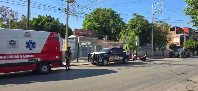 Alarma en Playa del Carmen: desalojan primaria por supuesto artefacto explosivo