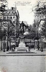 Lyon Place Sathonay Statue Au Sergent Blandan Et Monument Burdeau L B Fonds Cartes Postales Lyon Monument Hotel De Ville