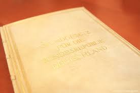 Mit der verabschiedung des grundgesetzes am 23. In Einem Vereinten Europa Dem Frieden Der Welt Dienen Ein Hoch Auf Das Grundgesetz Und Gluckwunsche Zum 70 Geburtstag Maineuropa