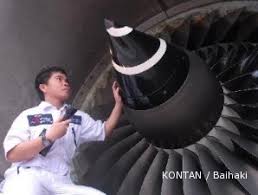 Mekanik Pesawat Makin Dicari Makin Menjanjikan Para teknisi di sini, sama halnya dengan prajurit tni lainnya, sudah mendapatkan gaji langsung dari pusat. mekanik pesawat makin dicari makin