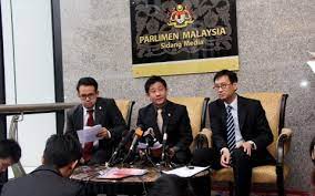 Yang berhomat julian tan kok ping adalah seorang politikus malaysian. Julian Tan Kok Ping Roketkini Com