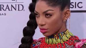 Cantante, dencia lanzó su crema blanqueadora ayer y durante una entrevista con ella, compartió que los nigerianos promedio no. Dencia Red Carpet Fashion Bbma 2015 Youtube
