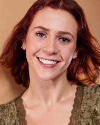 a little birdy told me it was post your headshots 'o clock, so I couldn't  resist 🤍 thank you @headshotsbygareth for the STELLAR headshots, these  rock my socks!!!!