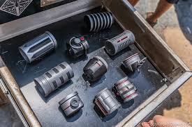 And now a new legacy lightsaber hilt has arrived in disney world! Savi S Workshop Build Your Own Galaxy S Edge Lightsaber