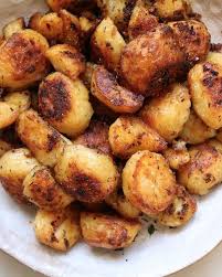 Crispy Garlic Roast Potatoes By Laurafordnutrition Quick Easy Recipe The Feedfeed Recipe Garlic Roasted Potatoes Roasted Potato Recipes Potatoes