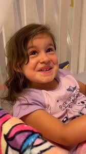 Daughter reacts to seeing dad without beard for 1st time