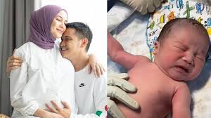 Citra kirana dan rezky aditya tengah menikmati kebahagiaan sebagai orang tua setelah kelahiran anak pertama mereka. Citra Kirana Melahirkan Bayi Laki Laki Ini 7 Potret Perjalanan Kehamilannya Hot Liputan6 Com