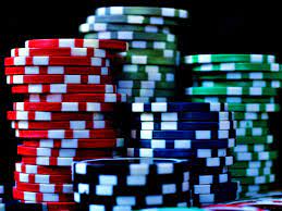 This chip distribution requires a total of 410 poker chips to host a tournament of 10 players. How To Distribute Chips For A Poker Home Game Upswing Poker