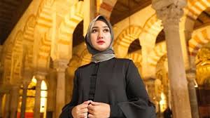 Nama dian pelangi sudah tidak asing lagi bagi dunia fashion yang ada di indonesia, bahkan kini telah menjadi trend. Menjadi Desainer Ternama Ini Perjalan Panjang Dian Pelangi Tribun Jakarta