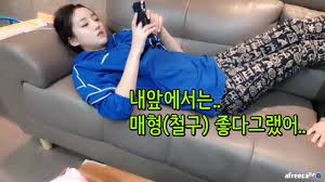 다리 부상으로 은퇴한 전직 권투선수 수영, 알지도 못했던 아버지의 빚을 갚으라는 사채업자 태승에게 붙들렸다. ì™¸ì§ˆí˜œ Publicacoes Facebook