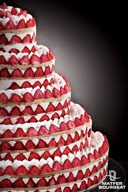 La pièce montée en choux se réinvente et. Presentoir A Gateaux En Forme De Piece Montee Pyramide Les Supports Matfer