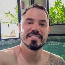 Eu odeio. O dificuldade que tenho pra levantar... Ódio