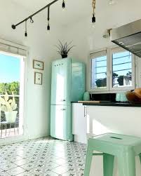 Deco Tropicale Pour Une Villa A La Ciotat Clem Around The Corner Carrelages Geometriques Mobilier Turquoise Deco