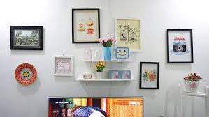 Nah, untuk kamu yang ingin membuat ruang tamu minimalis, kamu bisa mulai dengan memilih wallpaper dinding yang minimalis. 25 Dekorasi Dinding Ruang Tamu Minimalis Cantik Kreatif 2021 Dekor Rumah