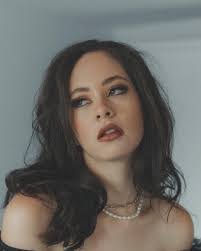 Michelle Rossell's Instagram, Twitter & Facebook