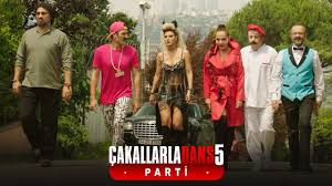Yerli komedi filmi olan çakallarla 5'te bu sefer yasakları delerek ekibi bir araya toplamaya çalışacaktır. Cakallarla Dans 5 Partiye Hazir Misiniz Youtube