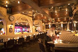 Salle Interieure Senequier Saint Tropez Restaurant Saint Tropez Decoration Interieure Decoration
