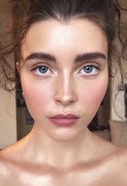 2018 Makeup Trend Glowy Skin Makeup Makeupartist Mua Inspiration Trend Trending Makeuptrend 2018 Spring Makeup Trends Makeup Trends 2018 Spring Makeup