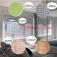 Tirai menjadi salah satu hal yang perlu diperhatikan dalam penataan rumah. Jual Turun Harga Tirai Jendela Tirai Gulung Horizontal Window Blind Tirai Kaca Ready Putih Di Lapak Otellomotif Bukalapak