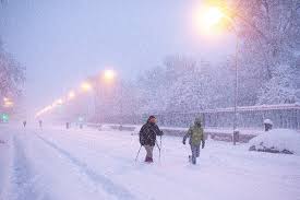 Madrid's streets have been transformed into ski slopes under the heaviest #snow in decades from storm #filomena this video shows a residential area on friday. 1hfdq Vvnbji4m