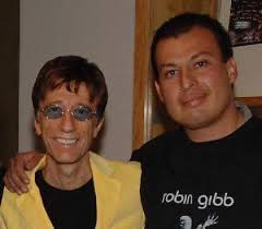 The Bee Gees con el periodista Daniel Zárate