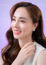 Sắc vóc vợ NSND Công Lý sau khi nâng mũi lần hai