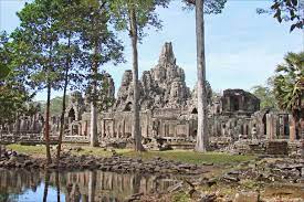 It's worth to visit all the five gates of the old khmer capital. Angkor Thom Wikipedia Bahasa Melayu Ensiklopedia Bebas
