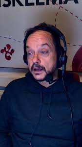 Tänään Hannun konttorissa viihdyttää Toni Lund! Hannun saappaisiin ei vain  ole aina helppo hypätä. -Antti