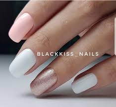 En el salón de belleza, prepara las uñas para pintarlas en navidad. Pin De Xilena En Pricheski Manicura De Unas Unas Decoradas Con Esmaltes Unas Lisas