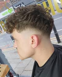 In this video, mc barber will be demonstrating how to create a low (drop) fade leaving curls on top.interested in the hair cutting razor mc uses? Low Curly Hair Low Bald Fade Haircuts Novocom Top
