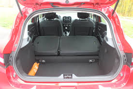 Une fois ces écrous dévissés, vous devriez etre capable de déposer la banquette arrière de votre renault clio 4. Essai Renault Clio 0 9 Tce 75 Trend Que Vaut La Moins Chere Des Clio