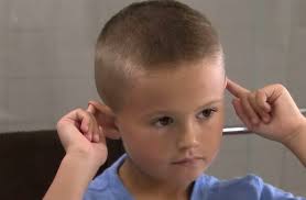 Copiii de la scoala il strigau "urechi de elf", iar parintii au decis sa-i  faca operatie estetica. Cum arata acum baietelul