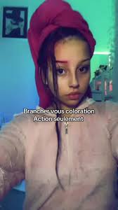 Gars Aux Cheveux Longs Noirs Yeux Bleu