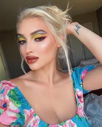 Faith Carson's Instagram, Twitter & Facebook