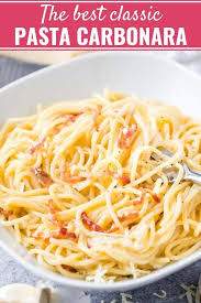 Pasta Carbonara Is An Easy Italian Recipe That Can Be Made In Less Than 20 Minutes From Start To Finish An Carbonara Pasta Italian Recipes Italian Recipes Easy